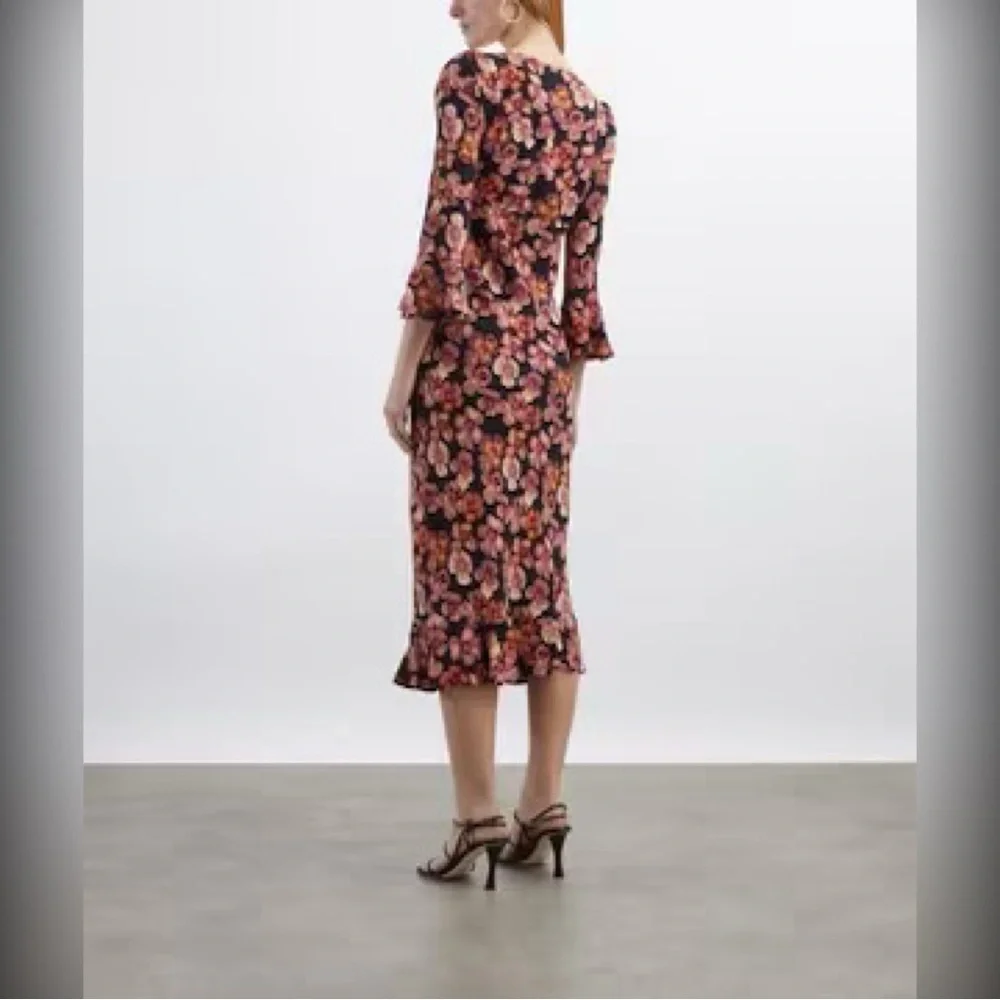 NWT Reformation Kiley Floral Print Half Sleeve Bodycon Midi Dress Size 4 Pansy - Picture 3 of 11